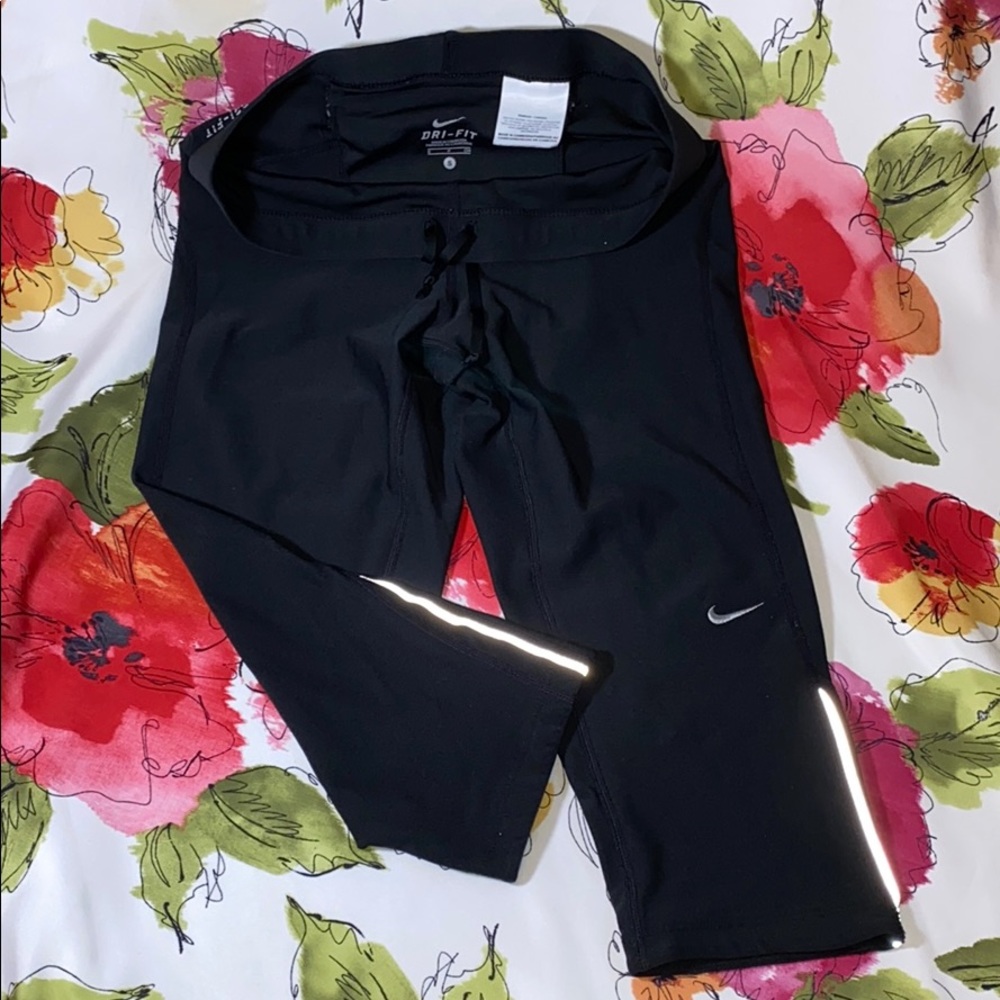 Nike Dry-Fit Capri Leggings - Black - Small